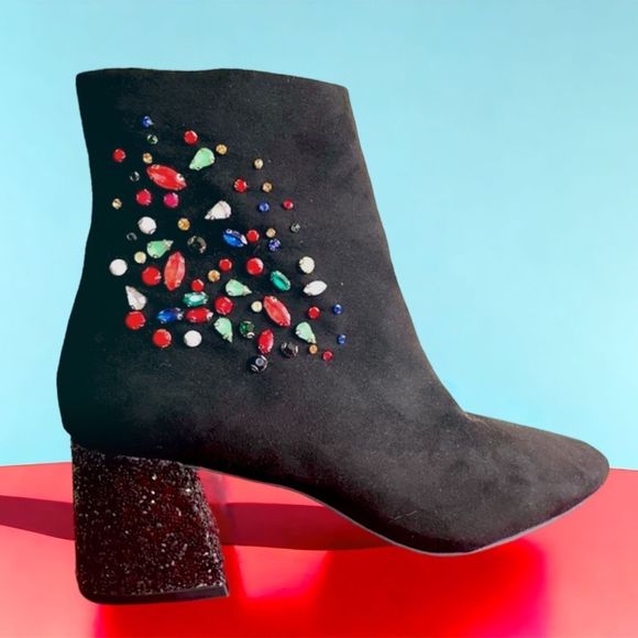 S♥️LD 💫. NIB BETSEY JOHNSON - LEA Suede Gemstone Embellished Booties♥️ - Picture 9 of 11